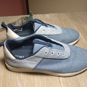 TOMS Cabrillo Navy Denim lightweight Lace Up Sneaker. Women's size 8M. No laces
